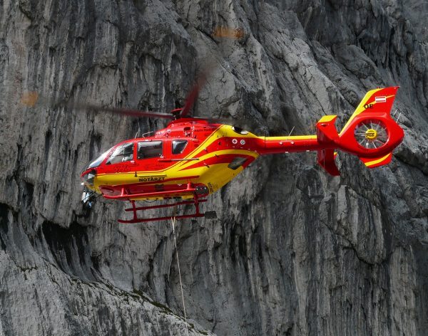 rescue-helicopter-61009_1280